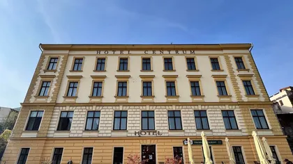 Atrium se schodištěm — Hotel Centrum Hranice